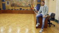 Ra�l Santamar�a en el sal�n de plenos de Vilagarc�a, donde es concejal, adem�s de ocupar un esca�o en el Parlamento de Galicia