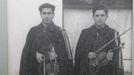 ¿Quién puede ayudar a identificar estas imágenes históricas de rondallistas en Ferrol?