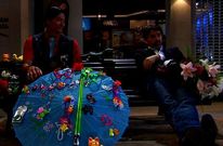 Ra�l (interpretado por Manuel San Mart�n, a la derecha) intenta sin mucho �xito reconquistar a su mujer.