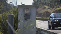 Imagen de un radar ubicado en la AG-11 a su paso por Sealo.