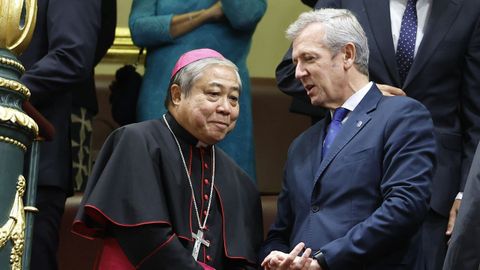 El nuncio apostlico en Espaa, Bernardito Auza y Cleopas, conversa con el presidente de la Xunta, Alfonso Rueda