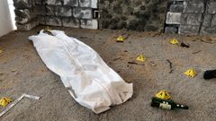 LA ESCENA DEL CRIMEN La Polic�a Cient�fica recre� en su exposici�n de A Coru�a el escenario de la investigaci�n de un asesinato, con las pruebas, las mediciones policiales e incluso el cad�ver