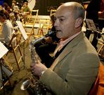 G�mez tocaba el saxo.