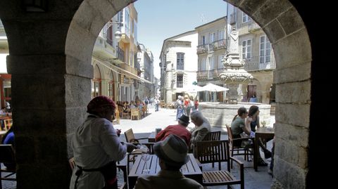 Sí. Lugo. Tiene un plan de emergencias municipal con un estudio propio para el casco histórico