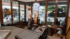 Desperfectos en el caf� Tortoni, tras un robo.