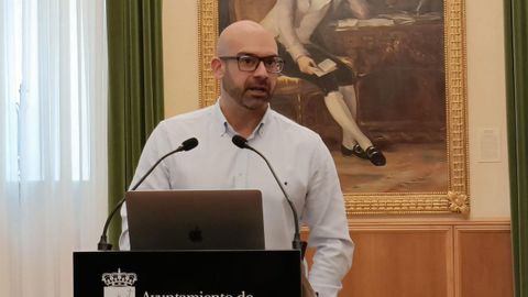 El portavoz de la Junta de Gobierno de Gij�n, Jes�s Mart�nez Salvador, en rueda de prensa en el Consistorio gijon�s.