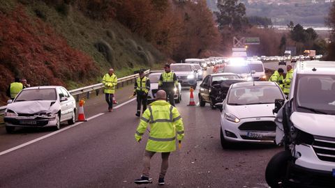 Imagen de un aparatoso accidente ocurrido en febrero causado por la irrupci�n de un jabal� en la autopista AP-9.