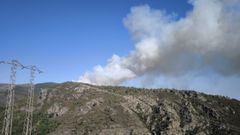 Este es el aspecto que presentaba el incendio de Pacios da Serra en los primeros momentos