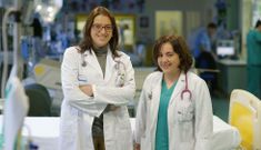 <span lang= es-es >Tres a�os de experiencia</span>. El servicio de Pediatr�a que dirige Ana Villares (izquierda), estableci� hace tres a�os este programa de desensibilizaci�n que llevan las pediatras Montserrat Berrocal y Ana Villares (en la imagen, a la derecha), dentro de  su plan de mejora a la atenci�n infantil. 