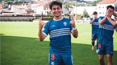 Fran L�pez, celebrando un gol con el Gran Pe�a ante el Racing Vilalb�s la �ltima Liga de Tercera RFEF.