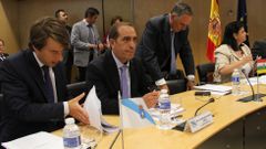 El conselleiro de Facenda, Valeriano Mart�nez (segundo por la izquierda), en el Consejo de Pol�tica Fiscal.