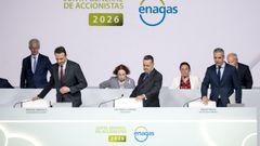 En primera fila, el consejero delegado de Eneg�s, Arturo Gonzalo; el presidente de Eneg�s, Antonio Llard�n; y el secretario general de Eneg�s, Diego Trillo; durante la Junta General de Accionistas de Enag�s, a 26 de marzo de 2026, en Madrid (Espa�a).
