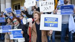 Tcnicos superiores sanitarios de Pontevedra, el pasado marzo, durante una concentracin ante la Subdelegacin del Gobierno