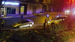 Un turismo derriba un �rbol y cae por un desnivel en Lugo