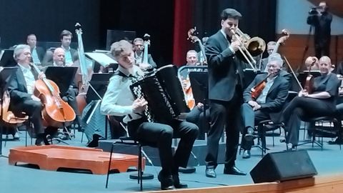 Ganadores del Concurso de Solistas del Conservatorio Superior de M�sica de A Coru�a con la OSG, dirigida por Jos� Trigueros