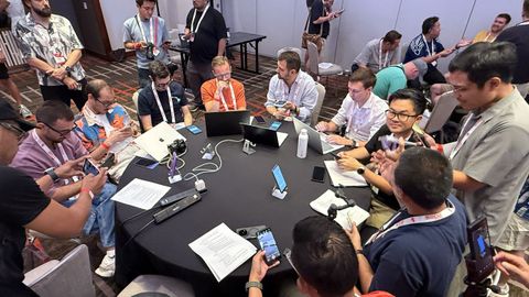 Sesi�n de��benchmarking� donde los periodistas pueden hacer mediciones de las capacidades de los nuevos procesadores.