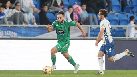 Migue Leal en una acci�n del partido en Tenerife