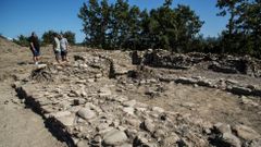 La primera campa�a de excavaciones en el castro de San Lourenzo de Cereixa, en A Pobra do Broll�n, hizo que saliesen a la la luz restros de antiguas construcciones