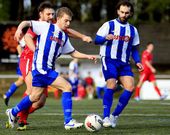 Los muradanos (de rojo) salieron goleados del campo del Baio en un choque que se rompi� con el 3-2.