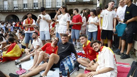 Pantalla gigante en la plaza Mayor de Ourense.
