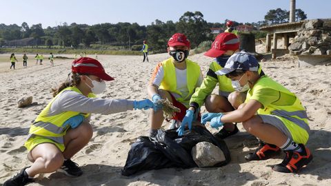 Programa Ludieduca de Jealsa y La Cruz Roja con motivo del d�a de los oc�anos en Barra�a y o Areal