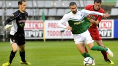 En la imagen, el agarr�n a Joselu durante el Racing de Ferrol-Tudelano