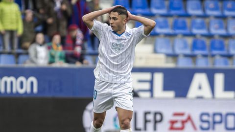 Yeremay se lamenta tras su disparo al palo, que pudo haber supuesto el 1-2 para el D&eacute;por en El Alcoraz