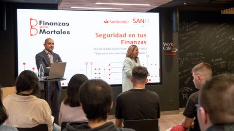Una sesi�n de educaci�n financiera para j�venes dentro del programa Finanzas para Mortales.