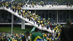 Miles de seguidores de Bolsonaro invadiron a sede do Congreso Nacional de Brasil o pasado 8 de xaneiro esixindo a intervenci�n militar para derrocar ao presidente Lula da Silva.