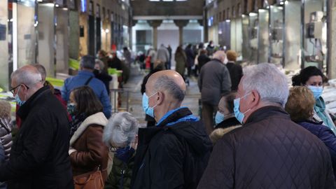 Primer da sin mascarillas en la calle en Santiago