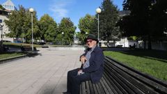 Julio Mosquera en el parque que visita cada d�a para reencontrarse con sus vecinos