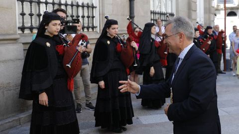 La Real Banda de Gaitas toc al trmino de la sesin de investidura