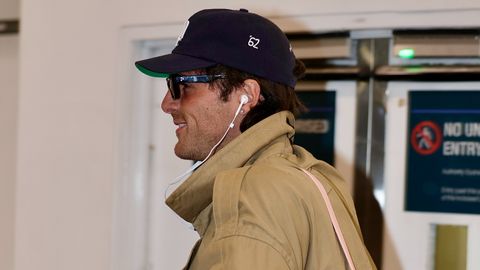 Elordi y sus auriculares de cable