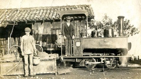 La locomotora Couillet que circulaba por el Naranco hacia el a�o 1890