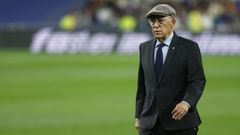 Amancio Amaro antes del saque de Honor del partido de la jornada 7 de la Liga entre Real Madrid y Osasuna. Dos de octubre del 2022.