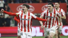 Manu Rodr�guez y Andr�s Ferrari celebrando un gol del Sporting