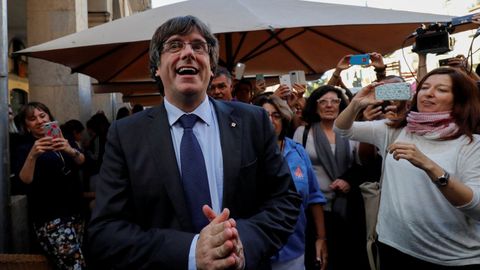 Puigdemont y Colau le dan la vuelta al tablero de las elecciones
