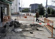 Una de las zonas acotadas en la calle donde Emafesa interviene estos d�as. 