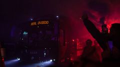 Recibimiento al Real Oviedo antes del derbi asturiano