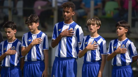 <span lang= gl >Xogadores do F.C. Porto antes do inicio da s�a final do Valencia.</span>