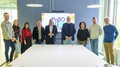 Membros da RAG e representantes de Ames e Rois asistiron � sinatura do convenio no edificio Font�n