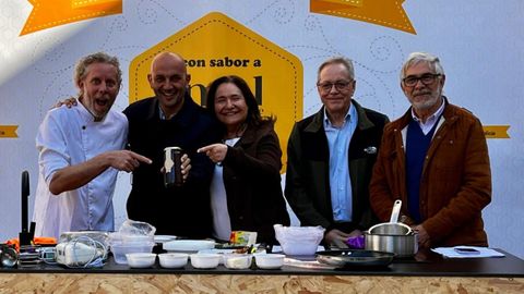 El alcalde Alejandro Lorenzo (segundo por la izquierda) presidi� los actos