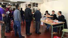 Votaciones en la mesa electoral en Fonti�as (Santiago) en las elecciones generales 