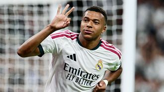 Mbapp&eacute; celebra su tercer gol ante la Real Sociedad.