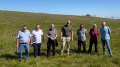 Representantes de Medio Rural y de los comuneros en las nuevos pastos.