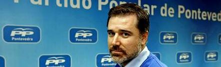 Jacobo Moreira (en la imagen, el pasado viernes en la sede local del PP), aspira a ser refrendado como l�der local del partido.