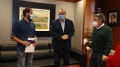 Iv�n Puentes, Pachi Reigosa y Fern�ndez Lores, ayer en el Concello de Pontevedra