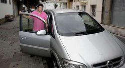 Rolling, con el coche que compr� de segunda mano.