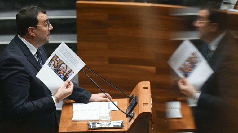 El presidente de Asturias Adri�n Barb�n durante su intervenci�n en la segunda jornada jornada del estado de la regi�n en Oviedo