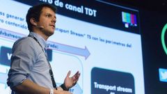 Pedro Cabrera ofrece servicios y productos para mejorar la seguridad en redes tan importantes como las wifi o los tel�fonos